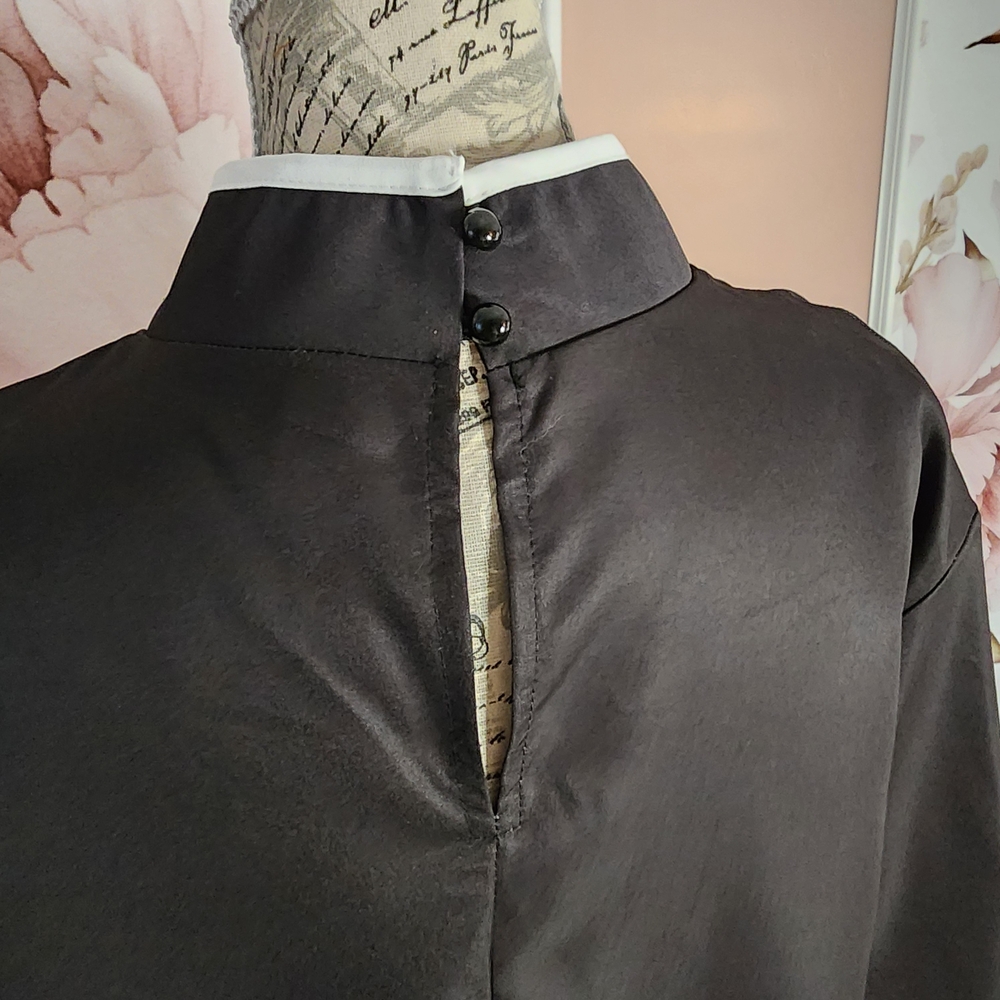UOOZEE Black & White Floral Loose Fit Blouse Size M | 3/4 Sleeve Statement Top - Picture 4 of 10